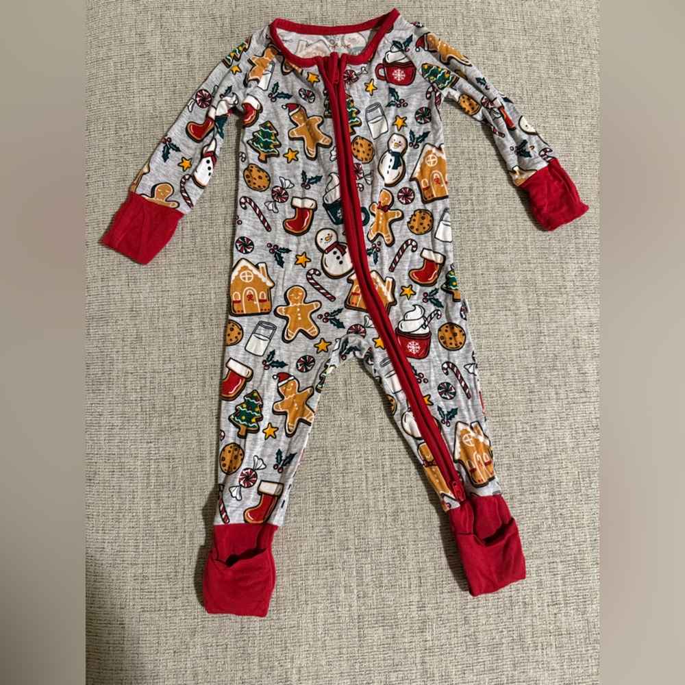 LITTLE SLEEPIES Holiday Print Kids Footie  Made from Bamboo size 0-3 month